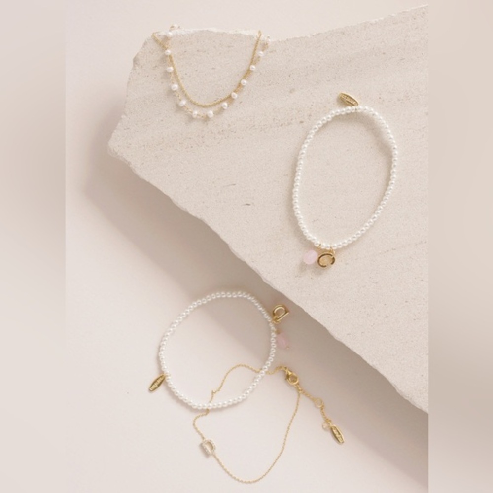 New🌟Serefina Delicate Pearl Monogram Stretch Bracelet-K
